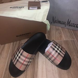 Ladies Burberry slides❤️